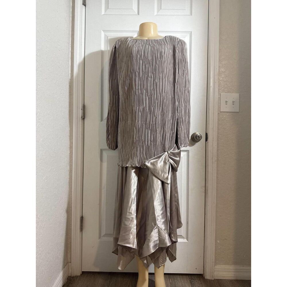 Vintage Endien Ltd. New York Paris Size 14 Silver Pleated Satin Bow